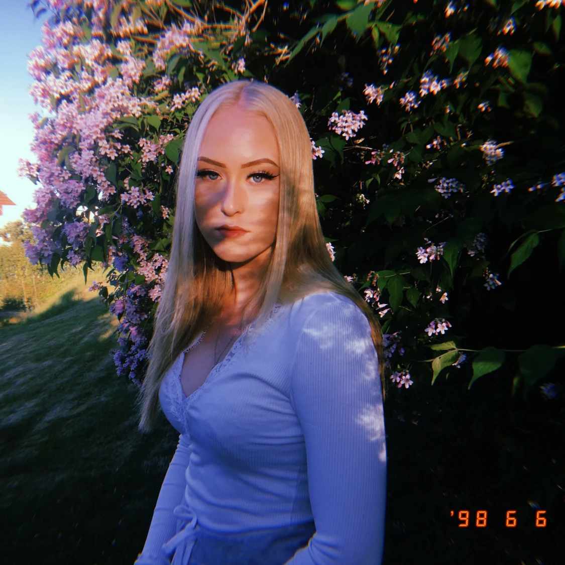 V-ringade tröja i storlek S