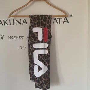 Träningstights Fila  - Ankellängd, knappt använda, bra stretch, du betalar frakt (45kr) ☺️