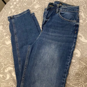 Mom jeans (Mom fit) - Blåa momjeans i superskick. Sköna och bekväma 😍 