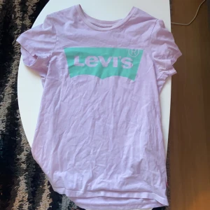 Levis tröja - Levis tröja i superfint skick! Endast använts ett fåtal gånger☺️ endast lite skrynklig