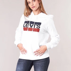 LEVIS HOODIE - Fin levis hoodie som passar till mycket! Den är använd fåtal gånger och fler bilder kan fås :) Köpte den för ≈700kr och säljer den för 250 :) Kan skickas spårbar!