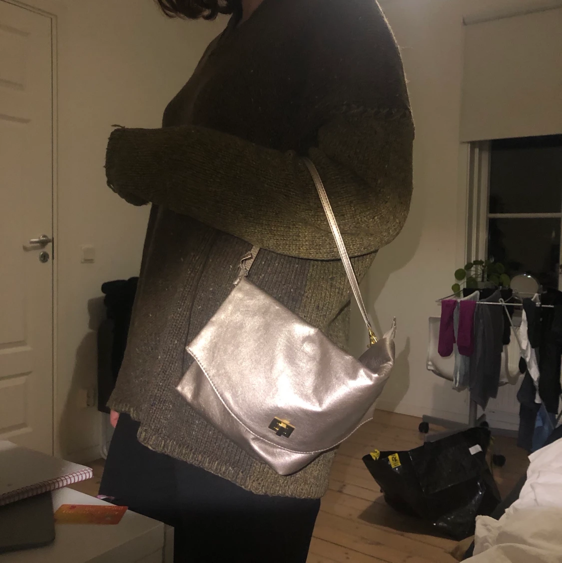 Silvrig väska!  - 90