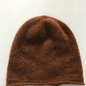 Arnie says mössa - Fin mössa fra Arnie says! Lite brukt og derfor i fin stand.  Ny pris 400kr