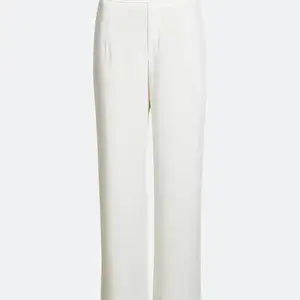 Vita kostym byxor från bik bok som är helt nya, i storlek 36. De är helt oanvända. Säljer för 150 kr och köparen står för frakten ☺️
