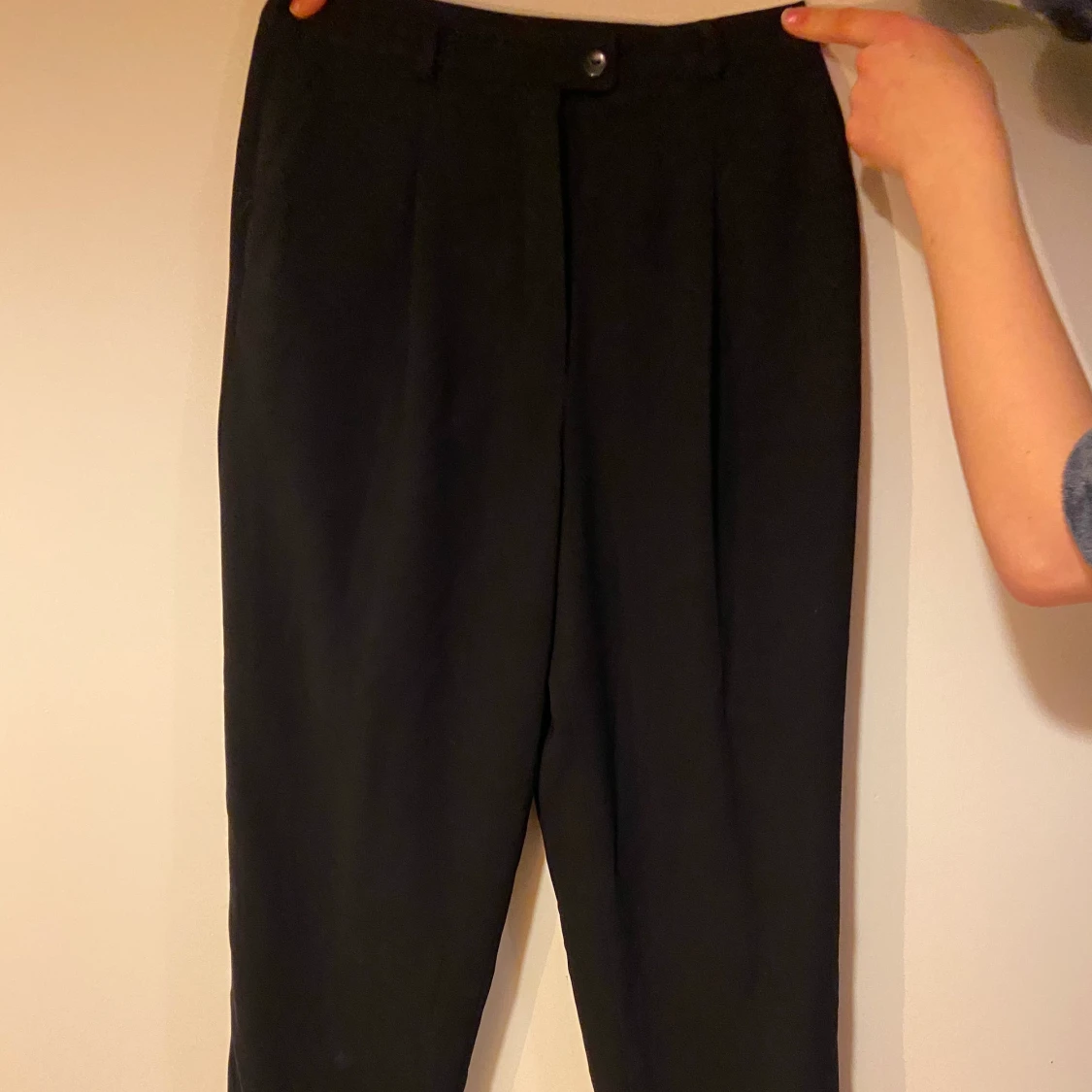 Svarta kostymbyxorđ€