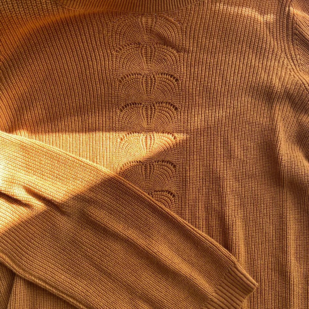 Jättefin tröja till våren. Aldrig använt så den är i jättebra skick! I storleks xs från vila. Orginalpris 349kr. Tröjor & Koftor.