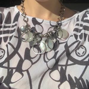 retro halsband - så coolt halsband, köpt secondhand!