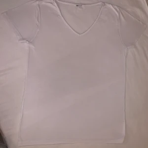V Neck T-shirt - V Neck T-shirt