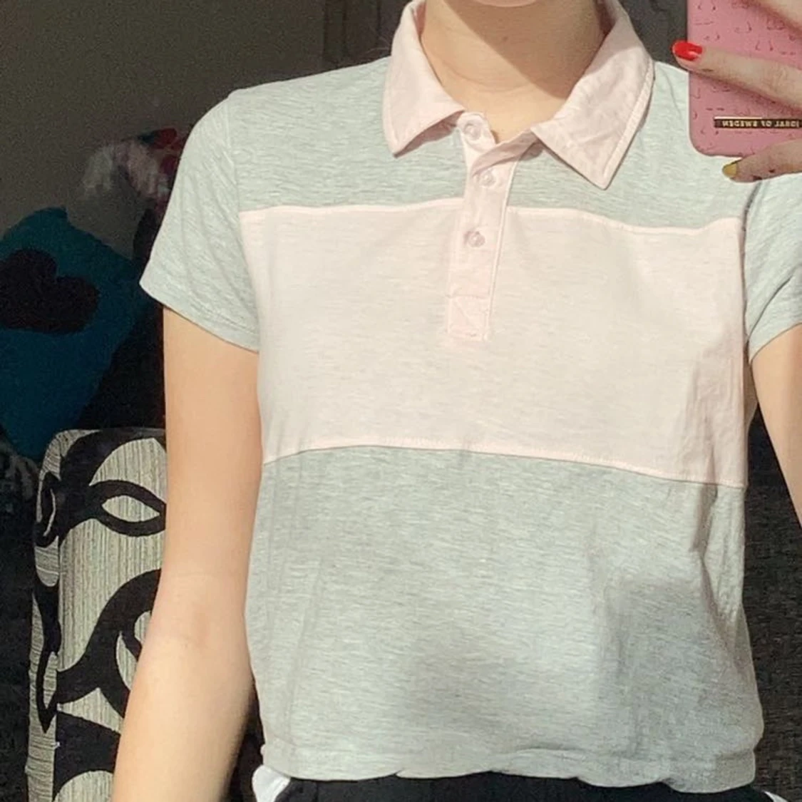 Cropad t-shirt med krage.