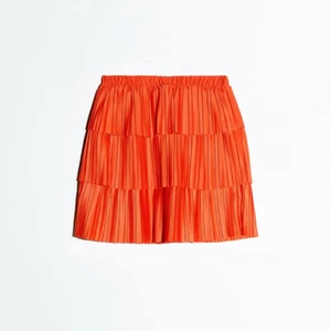 Kjol från zara - Säljer då jag inte får användning för. Säg till för fler blider 