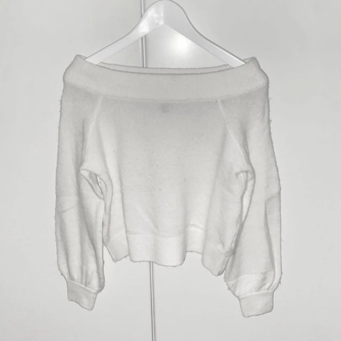 Stickad off-shoulder