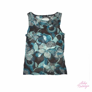 Transparent blommigt linne 🍭 - Transparent blommigt linne från Mexx. Så fint nu i sommar över bikinin <3