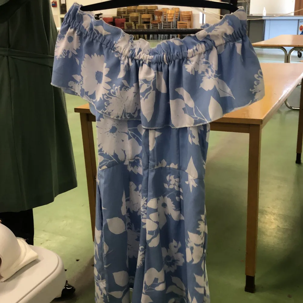 En super gullig playsuit från New yorker i storlek S, plagget är i ett mycket gott skick och passar perfekt till sommaren. Övrigt.