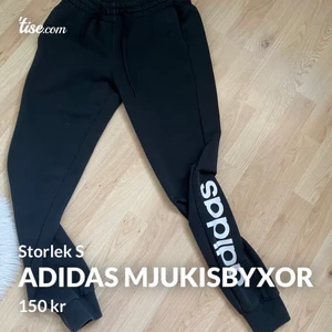 Adidas mjukisbyxor - Säljer ett par adidas mjukisbyxor för 150kr. Storlek S. Näst intill oanvända. Du står för frakten. 