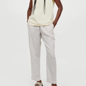 Linnebyxor - Jag säljer dessa linneabyxor pga att de vart fel storlek, dem är ändats testade o alldrig använda. Säljer dem för 100kr + frakt .Bilderna är lånade ❤️