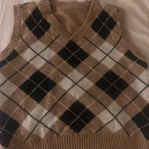 Stickad topp - Oanvänd topp, kunde en lämna tillbaka den till affären. One size är storleken😊