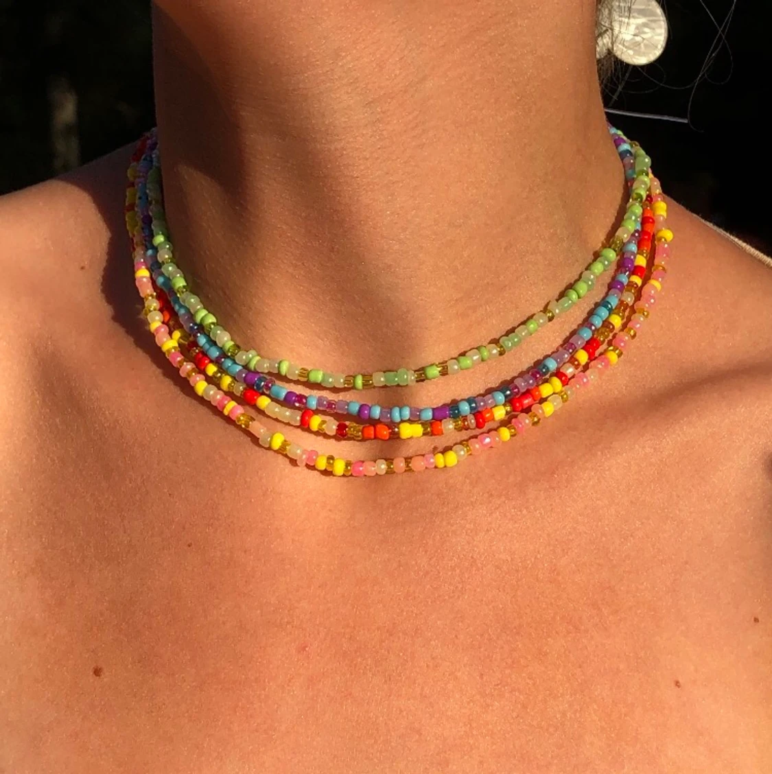 Pärlhalsband i 4 färger - 90