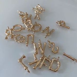 Bokstavs halsband - Gulliga populära bokstavshalsband i alla bokstäver! 40kr/st!❤️❤️                                     