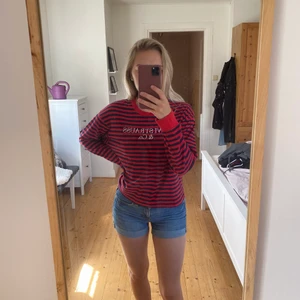 Levis tröja - Långärmad tröja från Levis. Sparsamt använd. Kan skickas mot att du står för frakten. 