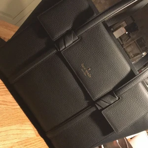 Kate spade väska - Kate spade väska köpt för 4000 kr 2018. Sparsamt använd. För fler bilder, skicka meddelande. Frakt tillkommer