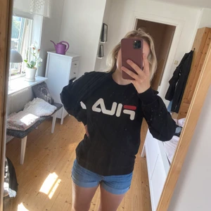 Sweatshirt från FILA - Skön sweatshirt från FILA. Kan skickas om du står för frakten. Nypris: ca 600kr 