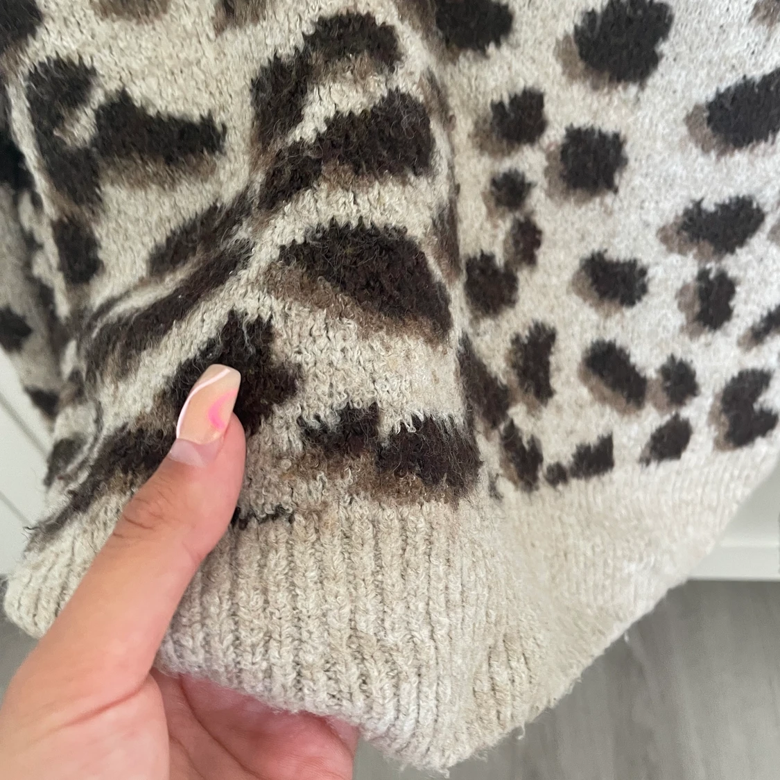 Leopard stickad tröja. Strl S - 91