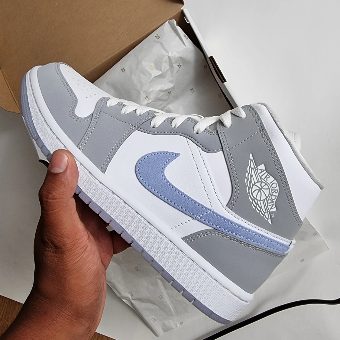 Jordan 1 mid Wolf grey