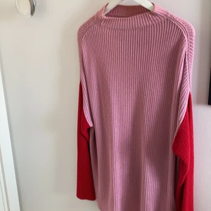 stickad tröja  - En färgglad tröja från nakd, oversized