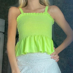 Volang linne - Skit coolt neon gult linne från (zara barn avdelning men passar som en xs) 💕
