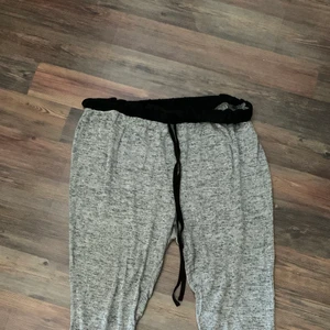 Superstretchiga mjuka plus size byxor!  - Storlek är XL men som sagt, de är stretchiga! De är jätteskönt! 