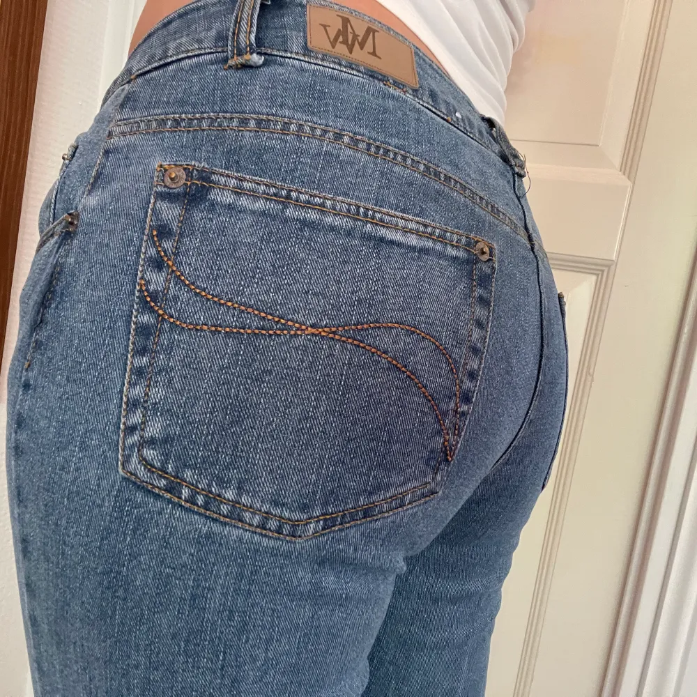Snygga lågmidjade jeans ifrån My Wear i storlek 36!🤩. Jeans & Byxor.