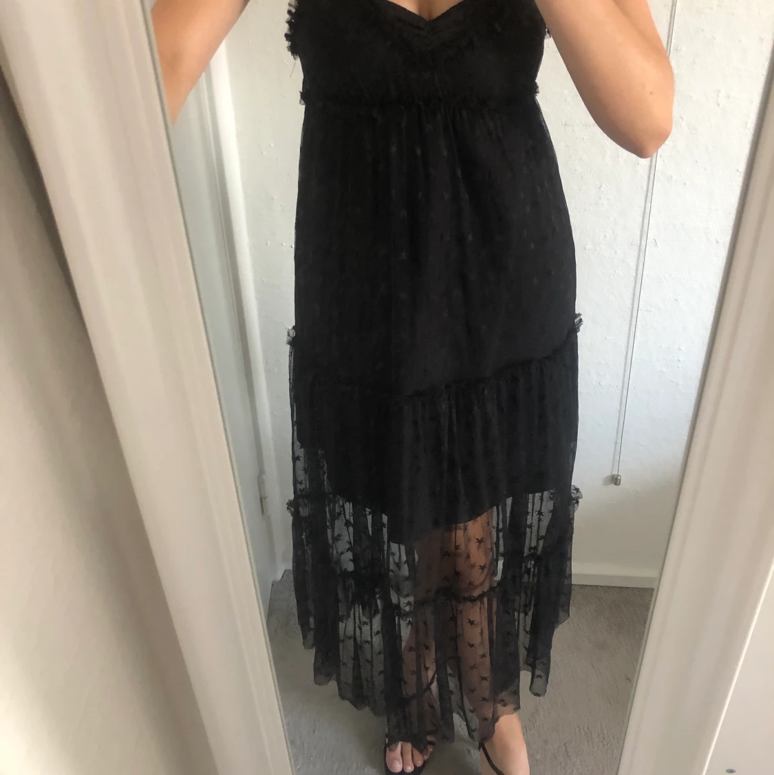 Svart långklänning med underbara detaljer! - 90