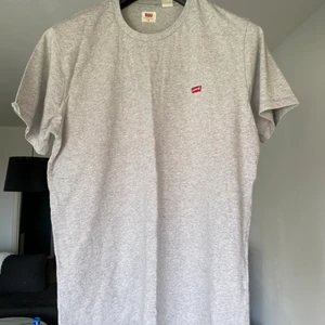 Grå Levis tshirt - Helt ny och oanvänd! Skriv för mer info o frågor :)