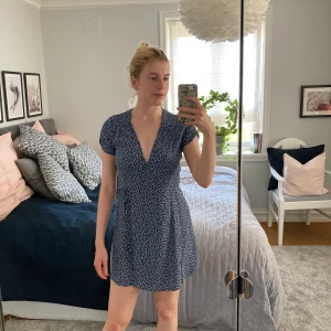 Klänning - Klänning från & Other Stories, Storlek 38, 100% Viskos, Inga anmärkningar