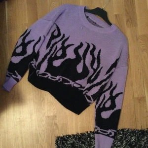 Tröja - Oanvänd tröja med flames, strl S <3
