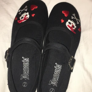 Demonia - Den är ungefär typ 2 dagar gamla