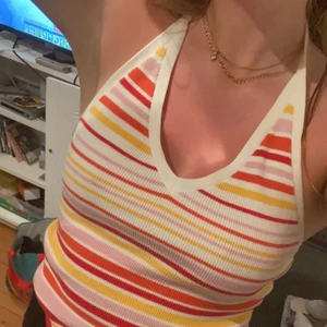 trendigt linne! - denna toppen är verkligen suuper fin. det går att styla den väldigt snyggt. ja skulle säga att linnet passar en s-m