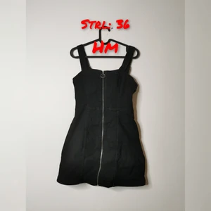 Klänning strl S - Snygg klänning endast använd 1 kväll i storlek S köpt i HM