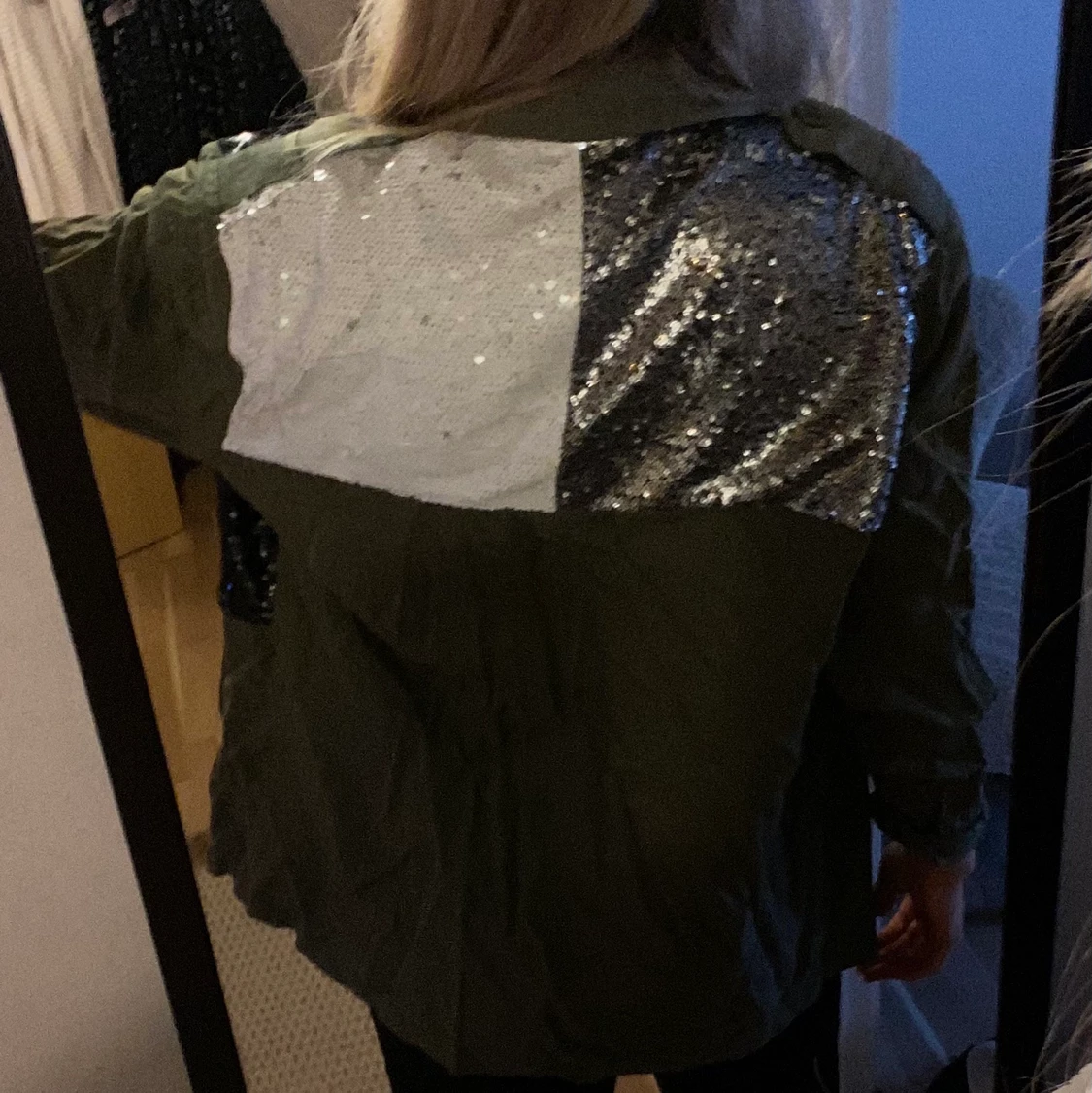 Grön skjort-jacka med paljetter - 91