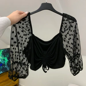 Bohoo topp - Croppad boho topp som är jättefin, har aldrig använt den!