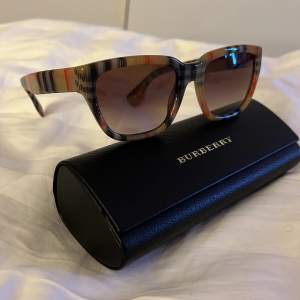 Burberry sunglasses (äkta)
