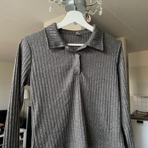 NLY Trend tröja - Endast provad. Ribbat och skönt material. 