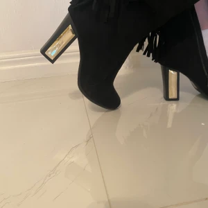 Snygga boots -  Säljer mina boots,då de inte kommer till användning