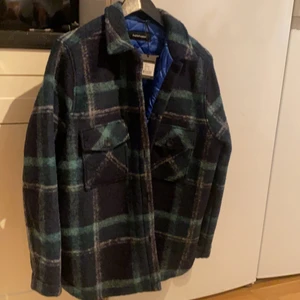 Peak performance flanell skjorta  - Ny med produkt tagg kvar. Nypris : 1999:- köpare står för eventuelle fraktkostnader