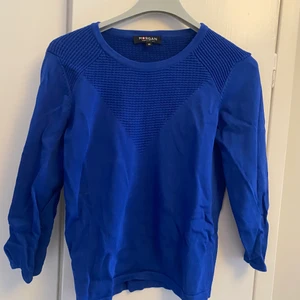 Mirgan blå tröja - Ny pris: 559 // storlek: s-l (stretchigt material) //  möts upp vid köp av minst 2 // köpt i Frankrike // mycket bra skick