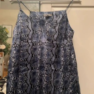 Ormskinns linne - Linne från hm i storlek 34, aldrig använt.