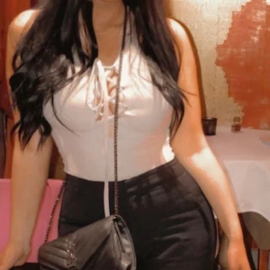 Body i mocca - Superfin body i mocca med justerbara band