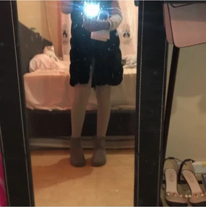 Gråa uggs - Säljer nu mina ”fake” uggs i strl 41. Jätte sköna o varma, använda ngr gånger förra vintern. Säljer för att jag då köpt nya o tröttnat på dom här och priset kan diskuteras för snabbt köp, skriv för fler bilder <3 💋