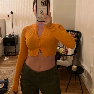 Top från Zara - Använd 1 gång, storlek S. Superfin orange färg, kommer ej till användning därför jag säljer 