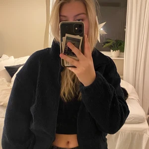 Fleece jacka - En jättefin mörkblå fleece, från shein men bra kvalitet. Aldrig använd stolek S
